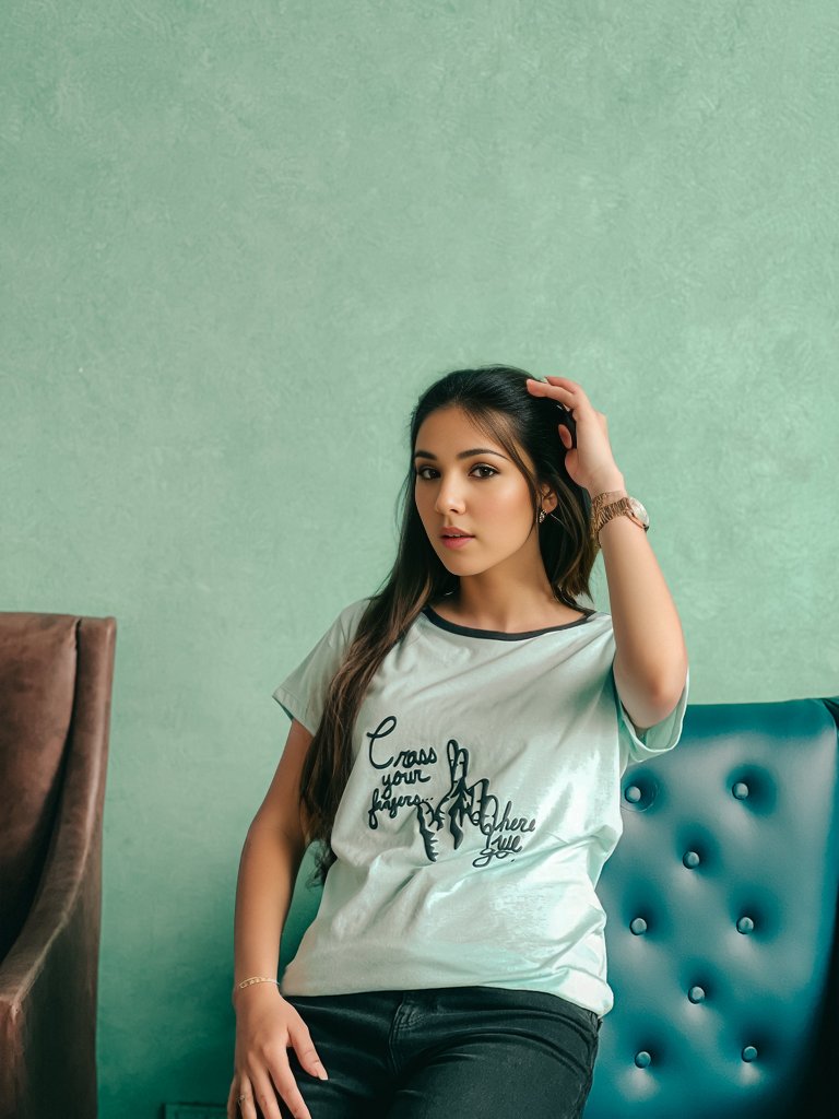 Short Sleeve Embosed T-shirts - Cross your fingers
